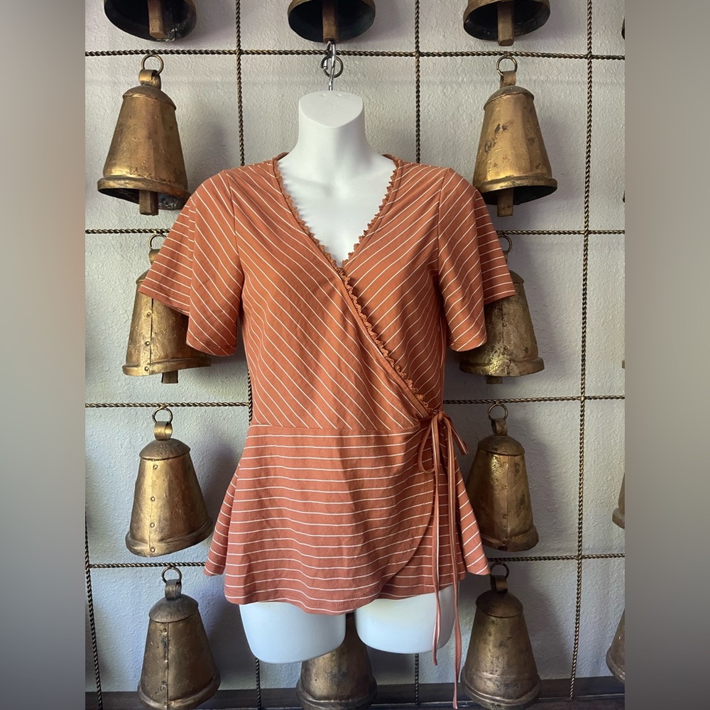 Women’s medium wrap blouse